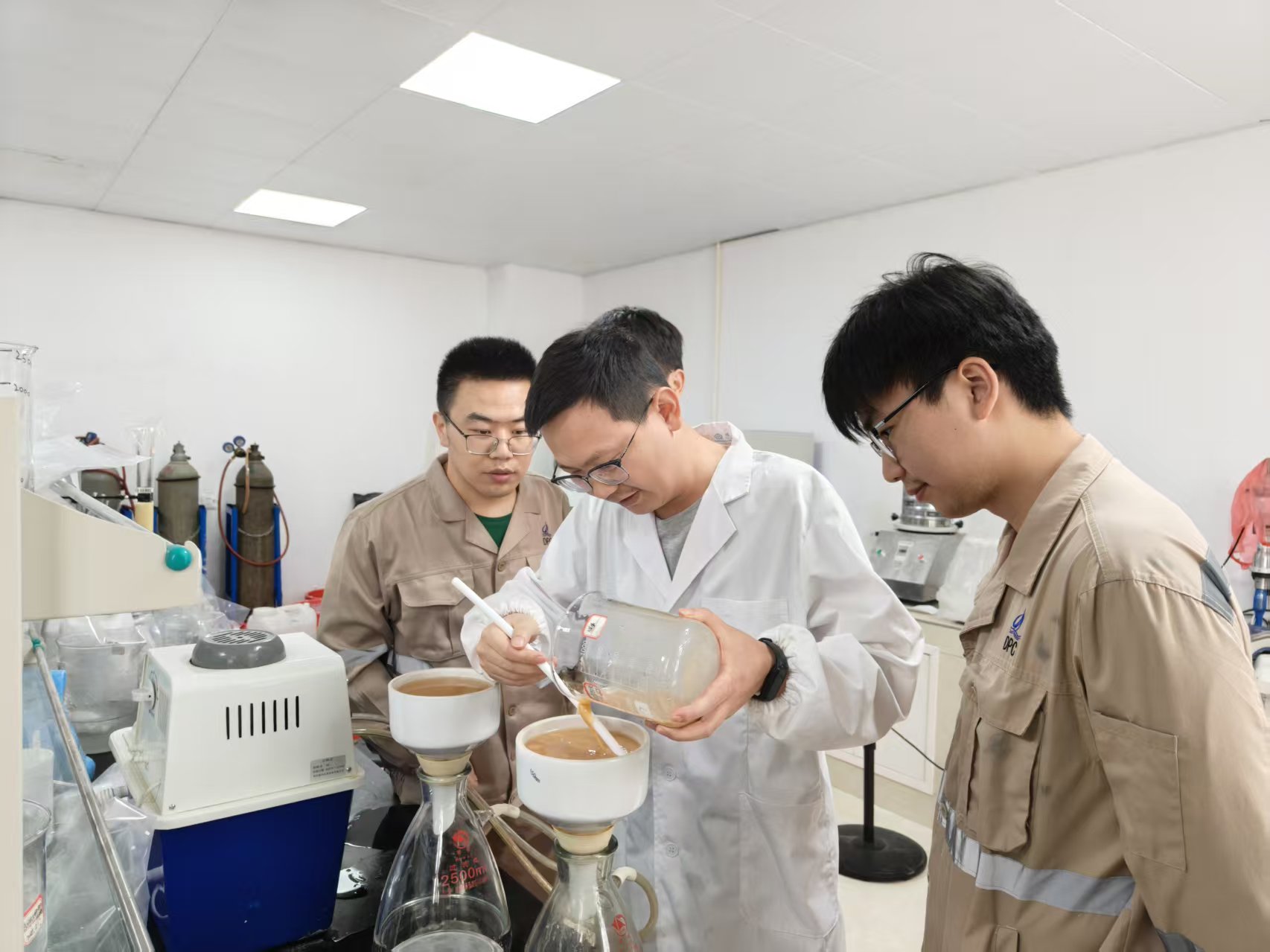 扎根锂业，攻坚路上让&ldquo;锂&rdquo;想花开｜中矿锂业研发部90后工程师徐苗